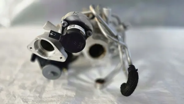Turbo Renault OEM 144100467R - Usado image 3