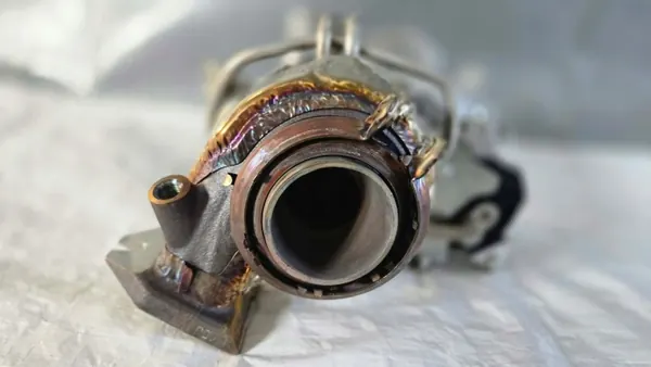 Turbo Renault OEM 144100467R - Usado image 5