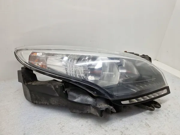 Oikea Etuvalaisin Renault Megane III LIFT LED OEM 260105680R image 2
