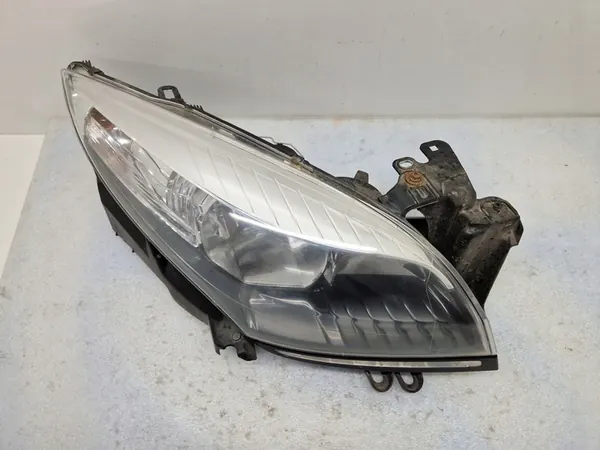 Oikea Etuvalaisin Renault Megane III LIFT LED OEM 260105680R image 3