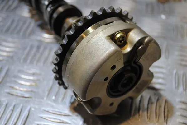 Audi Q5 SQ5 Nokka-akseli 06E109084M image 2