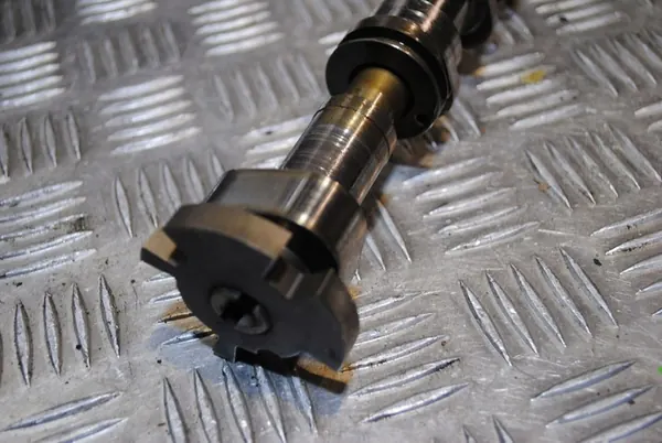 Audi Q5 SQ5 Nokka-akseli 06E109084M image 4