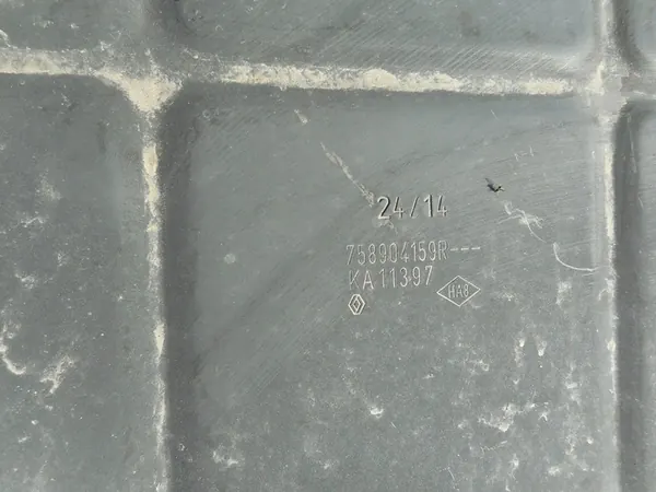 Dacia Duster Motorplåt 758904159R image 2