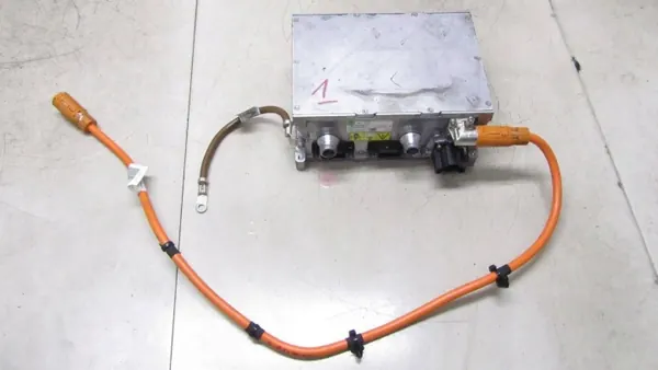 Chargeur batterie Mercedes W205 OEM A0009001108 image 2