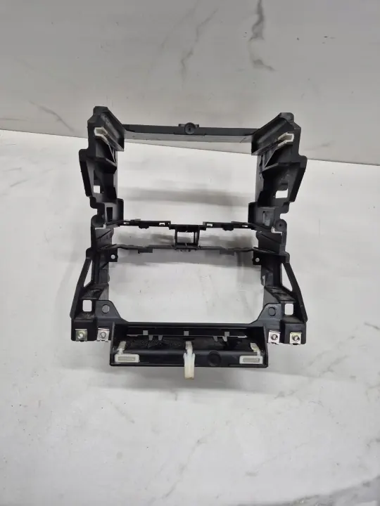 Audi A3 8P Radion Kehys OEM 8P0858005D DIN image 4