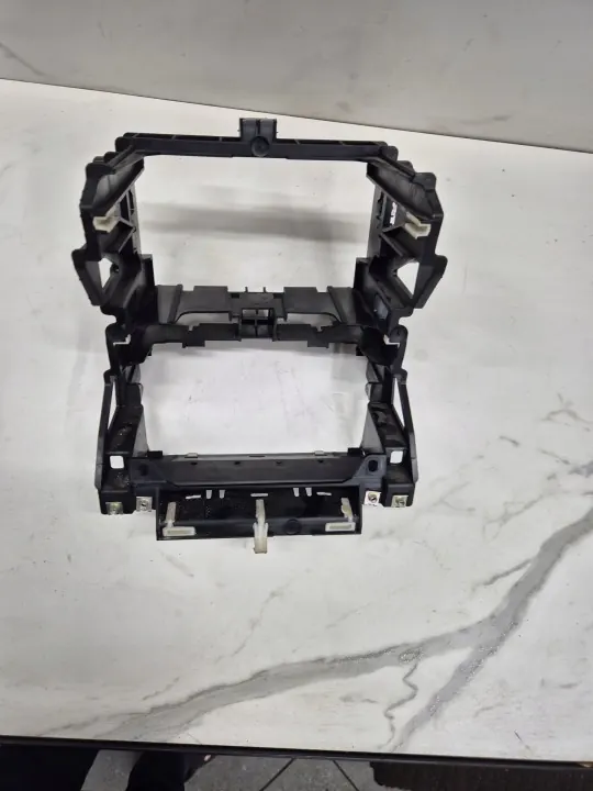 Audi A3 8P Radion Kehys OEM 8P0858005D DIN image 5