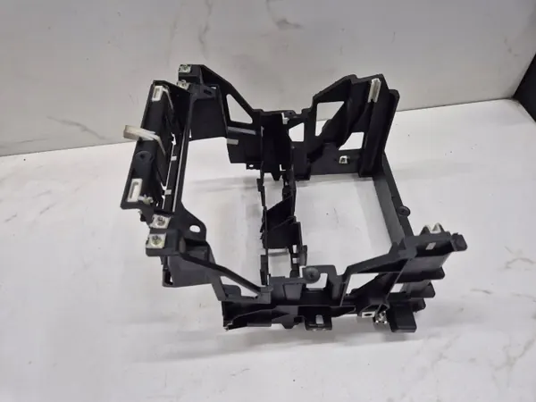 Audi A3 8P Radion Kehys OEM 8P0858005D DIN image 6