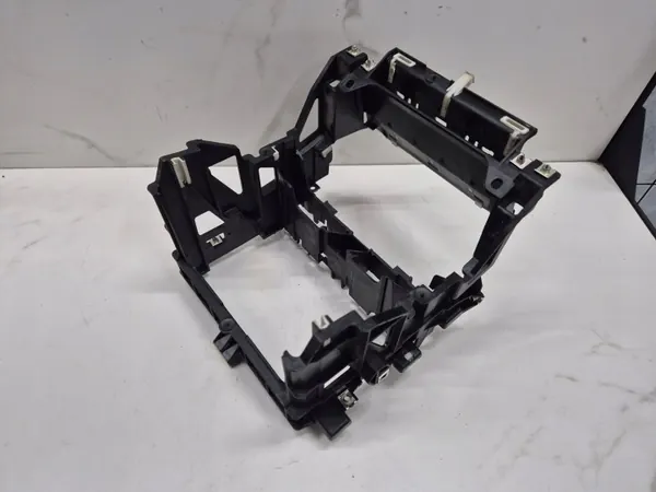Audi A3 8P Radion Kehys OEM 8P0858005D DIN image 7