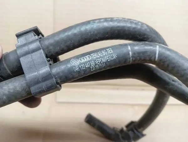 SKODA FABIA RAPID 1.2 TSI Vesiputki 5Q0121087H image 8