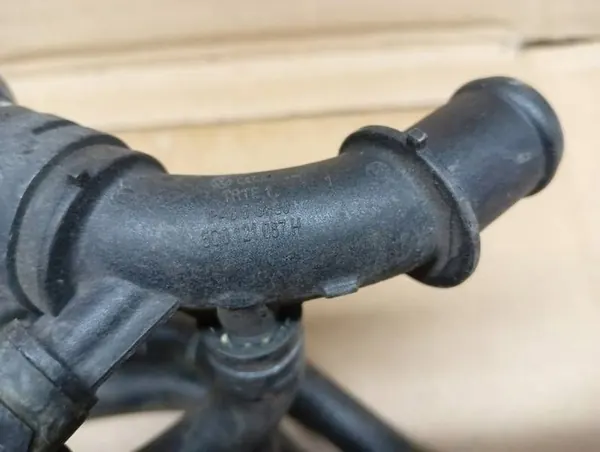 SKODA FABIA RAPID 1.2 TSI Vesiputki 5Q0121087H image 9