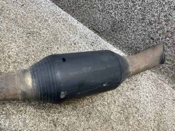 Toyota OEM 32818 Futaba Takapäävaimennin RAV4 III 2.0 image 5