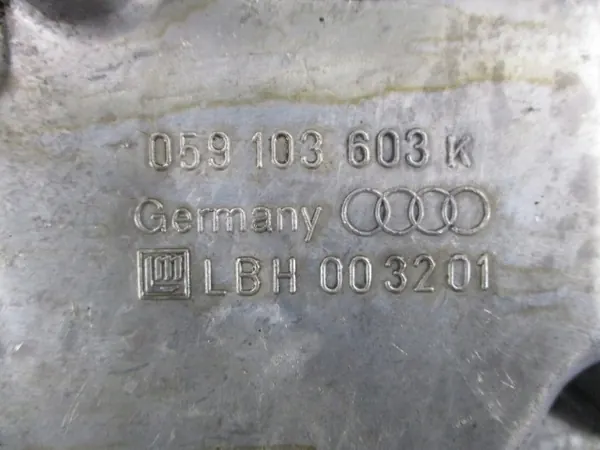 AUDI A6 2.5TDi Oljetank 059103604D 059103603K image 2