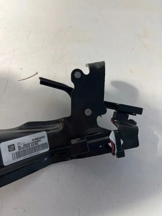 Sensor apertura capó Chevrolet Corvette C8 OEM 9000012302006 image 3