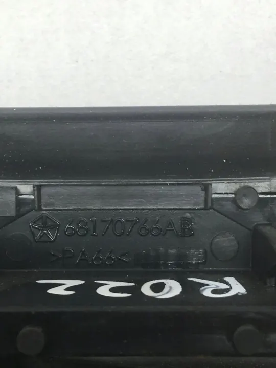 Dodge Challenger tuuletusritilä OEM 68170766 Käytetty image 8