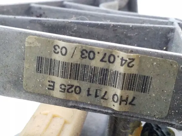 2005 Volkswagen Transporter - Caravelle T5 Gear Shift 7H0711025E image 5