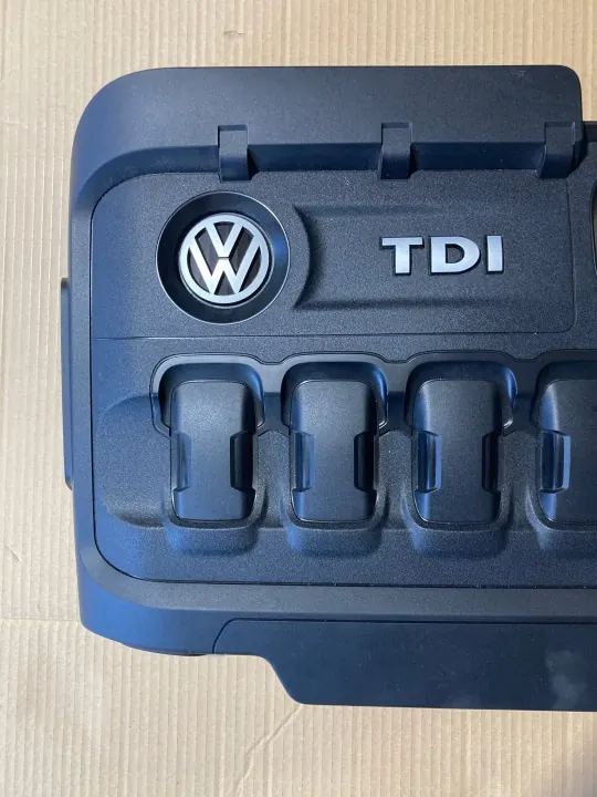 Moottorikansi OEM 03N103925 VW Passat B8 2.0 TDI:lle image 3