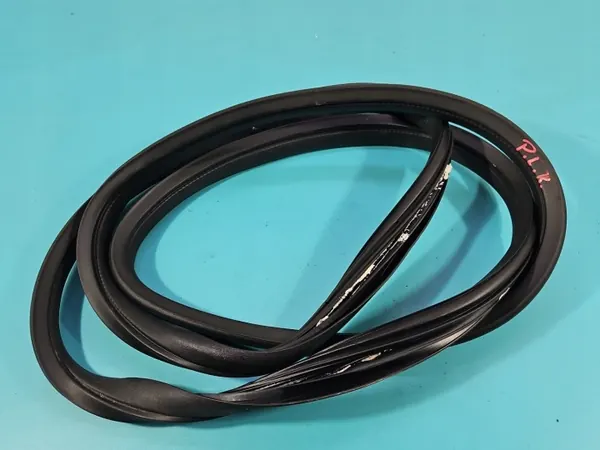 OEM IMPRK1544518 voorlinkerdeur rubbertje Toyota Aygo image 3