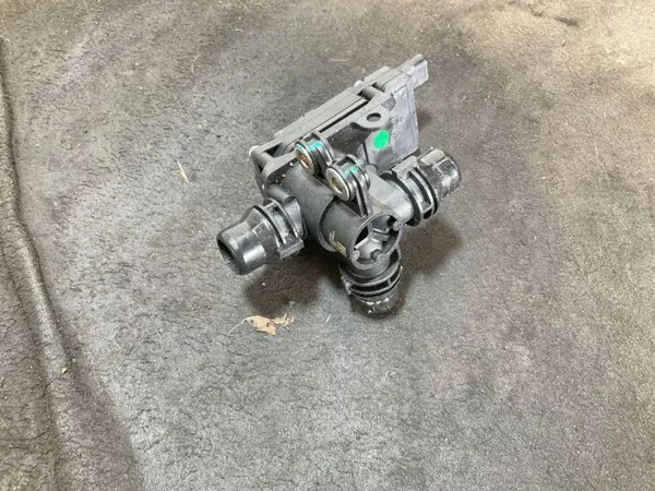 Moteur de circulation d'eau d'occasion OEM 221203 Volvo image 3
