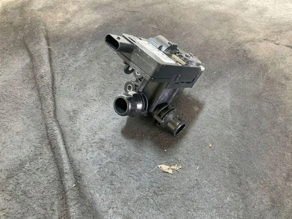 Moteur de circulation d'eau d'occasion OEM 221203 Volvo image 4