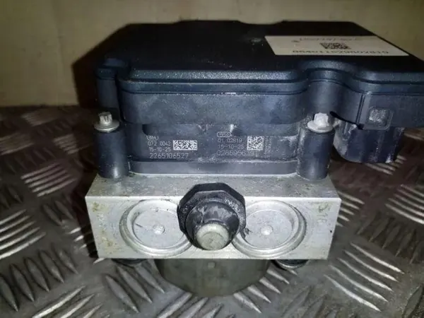 Bomba ABS usada OEM 269537 para Tesla Model S 2014 image 9
