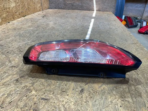 Fiat Punto Evo 09- Luz Trasera Derecha image 3