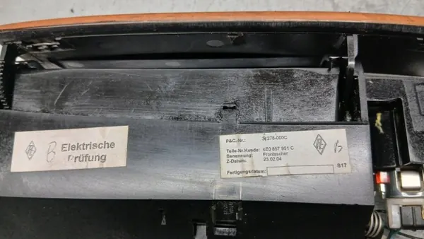 Tuhkakuppi OEM 4E0857951C Audi A8 D3 2002-2009 image 10