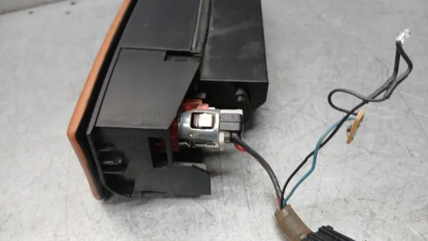 Tuhkakuppi OEM 4E0857951C Audi A8 D3 2002-2009 image 5
