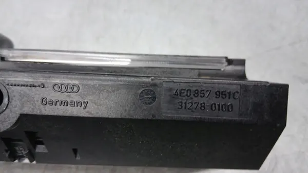 Tuhkakuppi OEM 4E0857951C Audi A8 D3 2002-2009 image 9