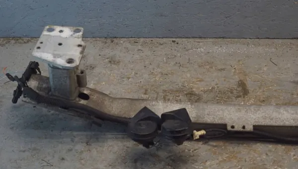 Renault Megane III Voorbumperligger OEM 752100003R image 10
