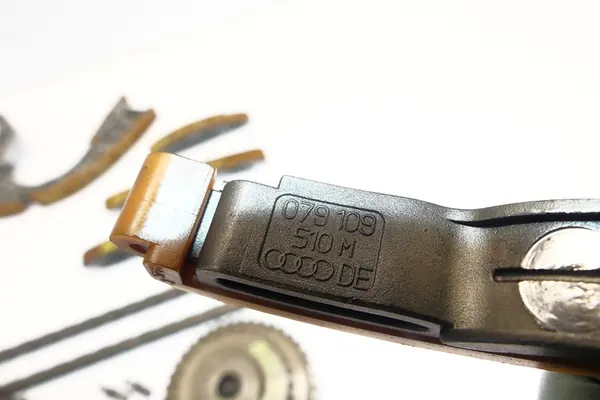 AUDI Q7 4.2 TDI Timing Chain Set OEM image 10