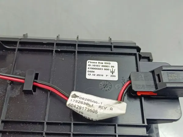 Enchufe AUX Maserati OEM FOB38959 - Usado image 5