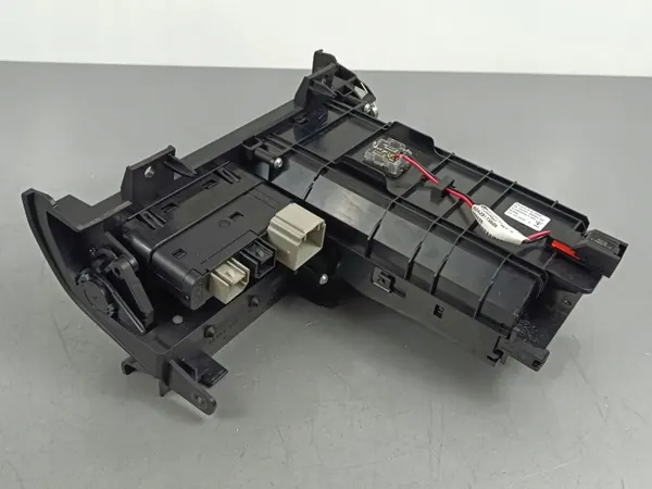 Enchufe AUX Maserati OEM FOB38959 - Usado image 6