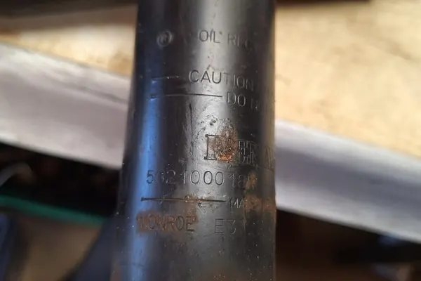 Ammortizzatore posteriore RENAULT SCÉNIC III 1.6L diesel OEM 562100018R image 3