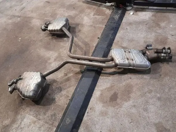 Audi A8 S8 D4 Heck-Schalldämpfer OEM 4H0253078C image 2