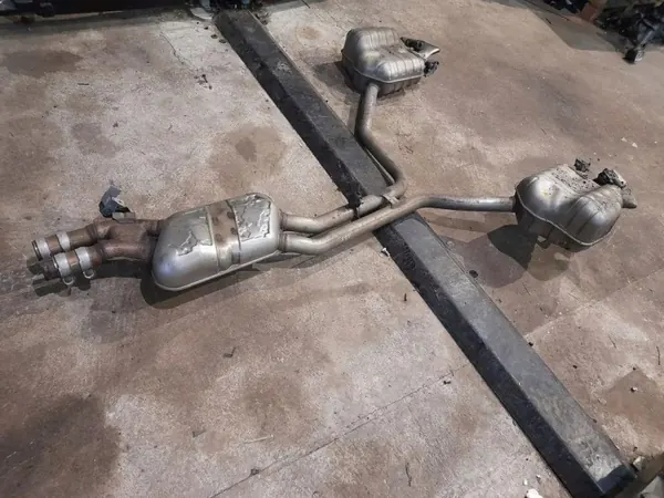 Audi A8 S8 D4 Heck-Schalldämpfer OEM 4H0253078C image 7