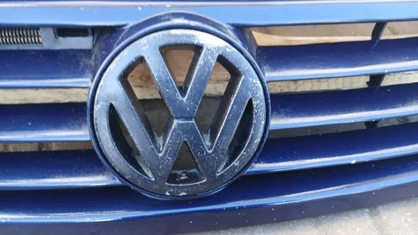 Grille VW Sharan 1.9TDI 99R OEM 7M0853651 image 10