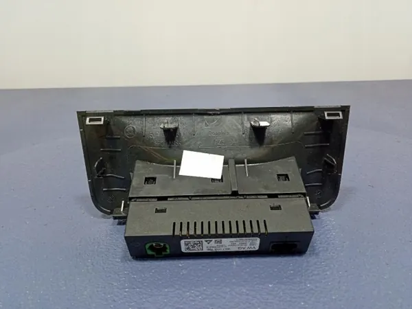 Skoda USB-Ladebuchse OEM 657035700 für Elroq image 3