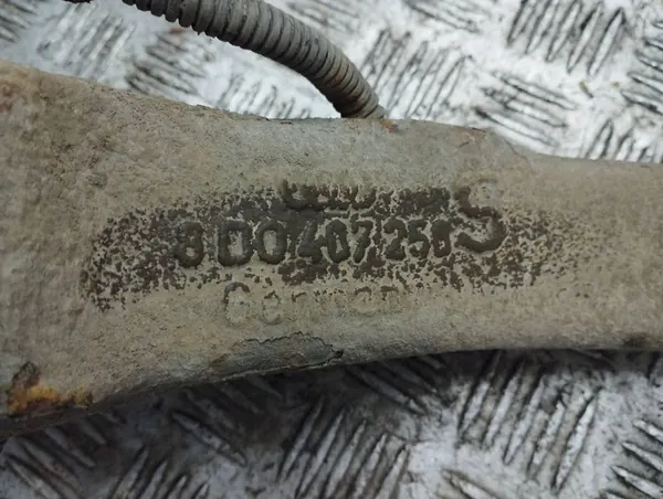 Audi A4 S4 B5 1997 Mozzo ruota anteriore destro OEM 8D0407258S image 2