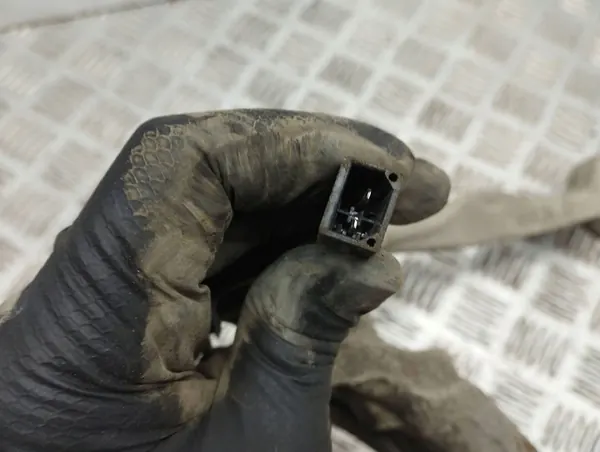 Audi A4 S4 B5 1997 Mozzo ruota anteriore destro OEM 8D0407258S image 3