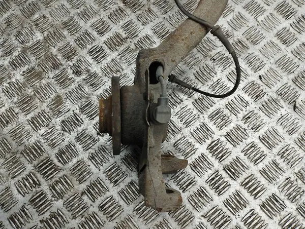 Audi A4 S4 B5 1997 Mozzo ruota anteriore destro OEM 8D0407258S image 6