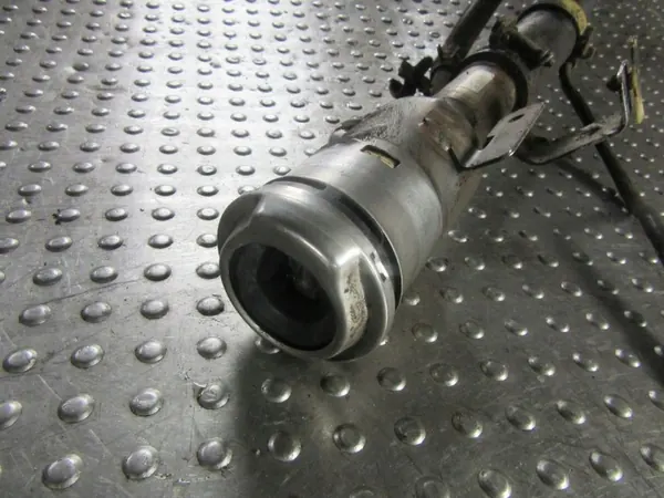 Tuyau de remplissage carburant Ford OE 4x4OE002582 image 9