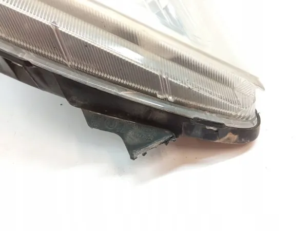Phare avant droit Toyota Yaris II 2005-2011 OEM 89900736 image 5