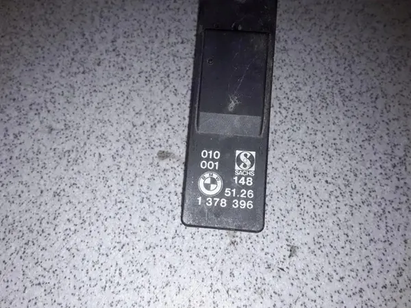 BMW 5 E34 bagagelucksstängningsmekanism OEM 1378396 image 3