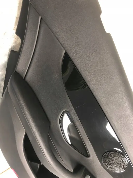 Mercedes W205 Vasen Takaoven Sisustus OEM A2055401310 image 3