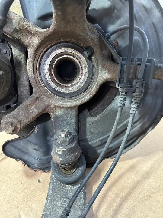 Snodo anteriore destro, braccio, ammortizzatore, mozzo Mercedes B W246 M image 10