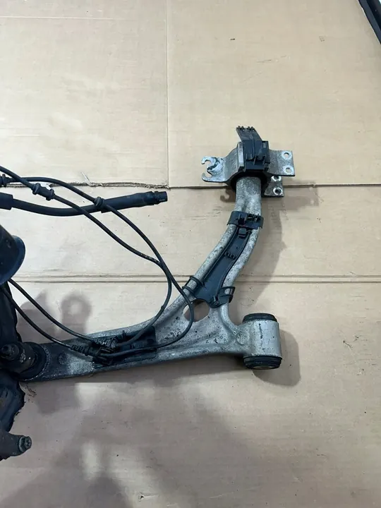 Snodo anteriore destro, braccio, ammortizzatore, mozzo Mercedes B W246 M image 5