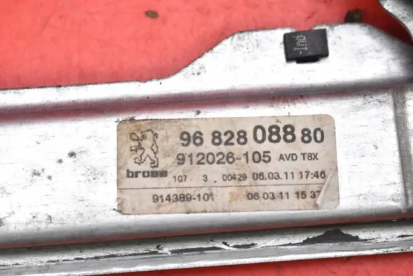 OEM 9682808880 Höger Framruta Lyftare Peugeot 5008 image 7