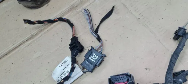 Audi Q5 8R Bakre PDC-kabelträd OEM 8R0971104AG image 6