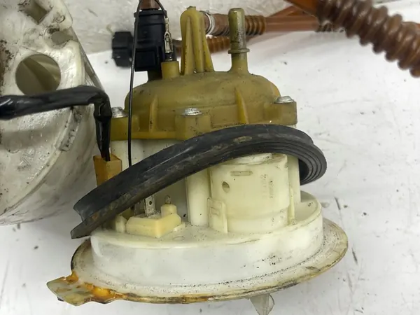 Brandstofpomp Porsche Cayenne Touareg 3.2 7L0919087F image 3