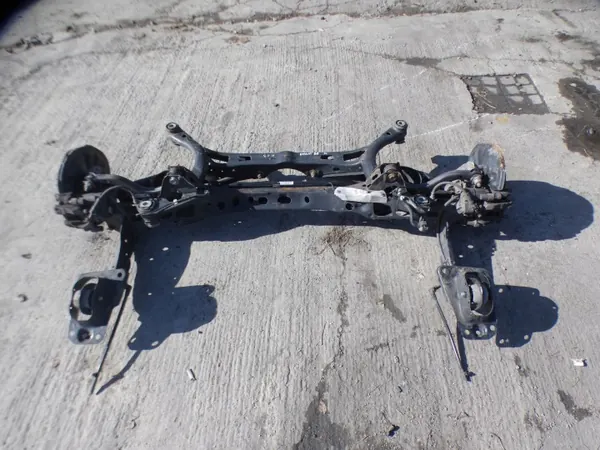 Suspension arrière crémaillère triangle VW Passat B8 2019 image 2